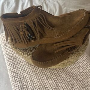Minnetonka Brown Suede Ankle Boots with Fringe